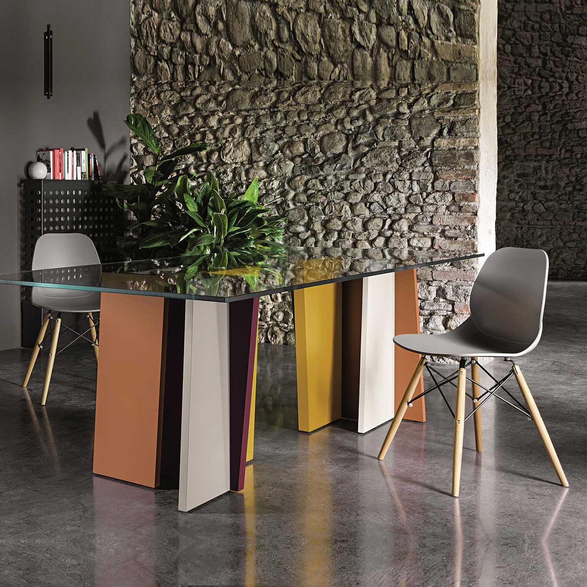Transform Your Living Room with Mirrors and Accessories