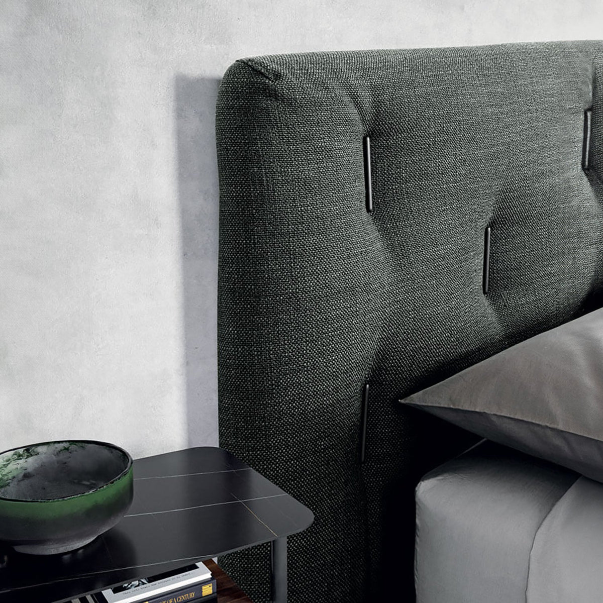 Bars Capitonne Headboard Bed