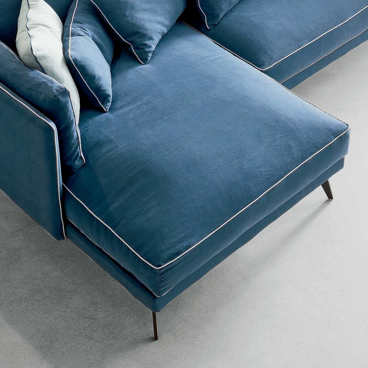 Milton contemporary Italian designer sofa by Dall'Agnese
