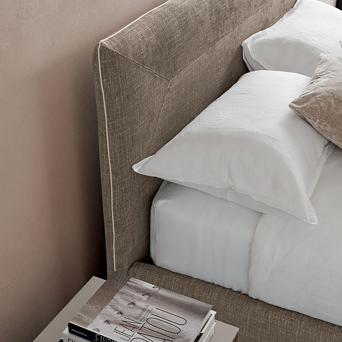 Sentempa Compact Upholstered Bed